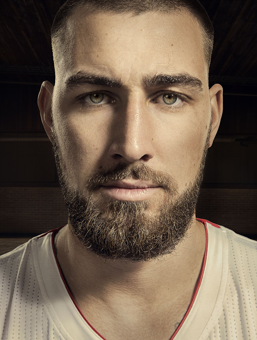KC-Armstrong_Jonas-Valanciunas